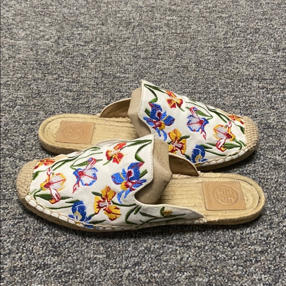 🕊🦜Tory Burch. Embroidered Mule.